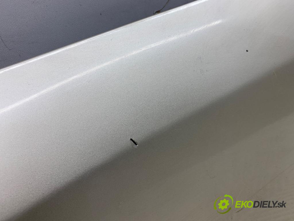 TOYOTA LAND CRUISER J12 samochód terenowy zamknięty 2006 127 kW 3.0 D-4D (KDJ120, KDJ125, KDJ121) 2982 Lišta Dvere pravy zad