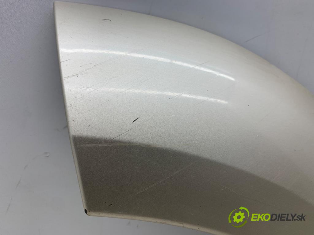 TOYOTA LAND CRUISER J12 samochód terenowy zamknięty 2006 127 kW 3.0 D-4D (KDJ120, KDJ125, KDJ121) 2982 Lišta Dvere pravy zad