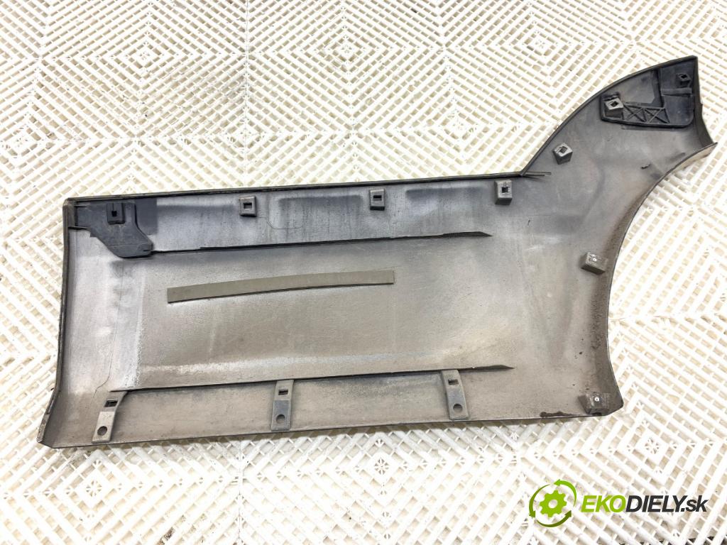 TOYOTA LAND CRUISER J12 samochód terenowy zamknięty 2006 127 kW 3.0 D-4D (KDJ120, KDJ125, KDJ121) 2982 Lišta Dvere pravy zad