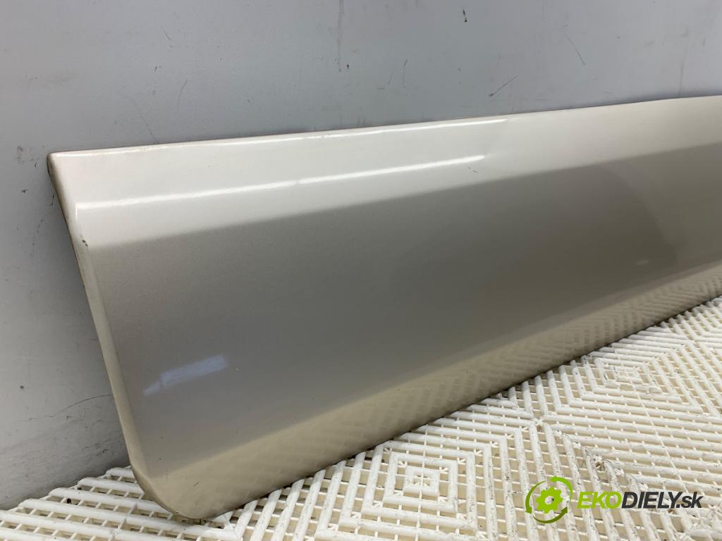 TOYOTA LAND CRUISER J12 samochód terenowy zamknięty 2006 127 kW 3.0 D-4D (KDJ120, KDJ125, KDJ121) 2982 Lišta Dvere ľavy predný