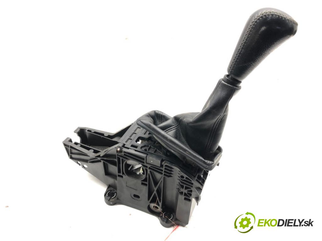 TOYOTA LAND CRUISER J12 samochód terenowy zamknięty 2006 127 kW 3.0 D-4D (KDJ120, KDJ125, KDJ121) 2982 Kulisa  (Rýchlostná páka (kulisa))