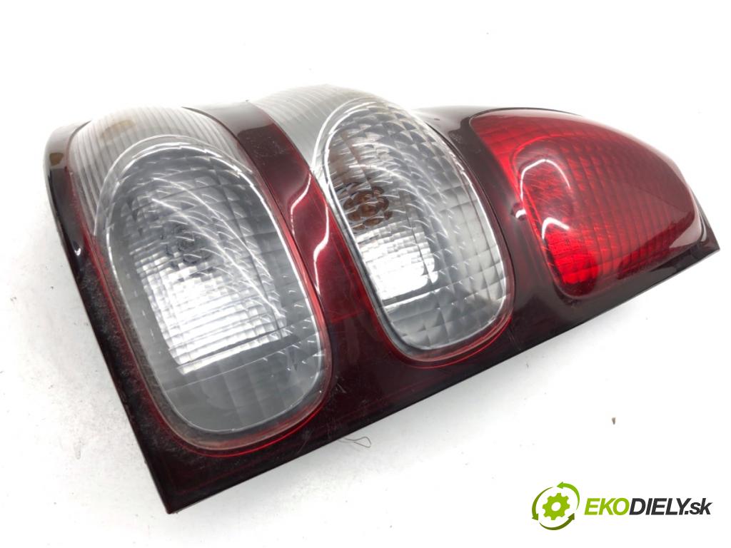 TOYOTA LAND CRUISER J12 samochód terenowy zamknięty 2006 127 kW 3.0 D-4D (KDJ120, KDJ125, KDJ121) 2982 Svetlo ľavy zad