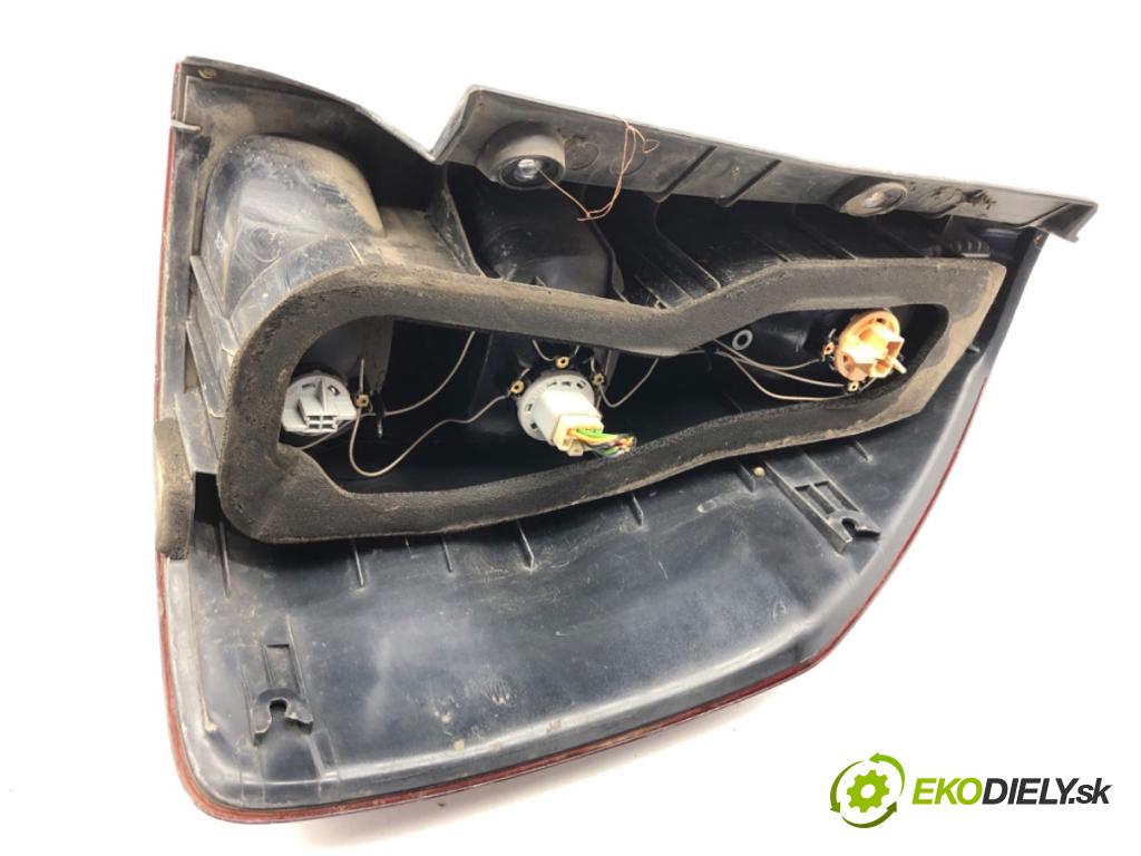 TOYOTA LAND CRUISER J12 samochód terenowy zamknięty 2006 127 kW 3.0 D-4D (KDJ120, KDJ125, KDJ121) 2982 Svetlo ľavy zad