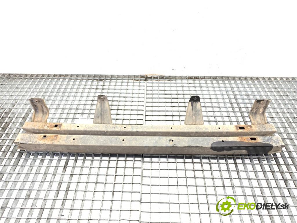 TOYOTA LAND CRUISER J12 samochód terenowy zamknięty 2006 127 kW 3.0 D-4D (KDJ120, KDJ125, KDJ121) 2982 Výstuha nárazníka predný  (Výstuha predná)