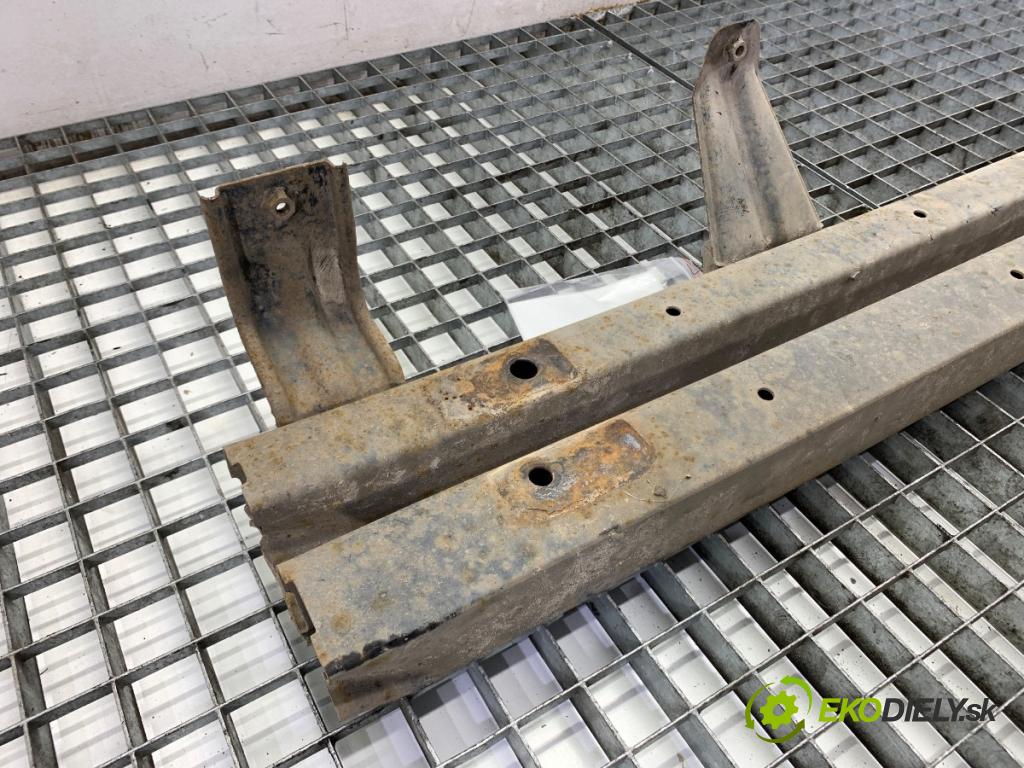 TOYOTA LAND CRUISER J12 samochód terenowy zamknięty 2006 127 kW 3.0 D-4D (KDJ120, KDJ125, KDJ121) 2982 Výstuha nárazníka predný  (Výstuha predná)