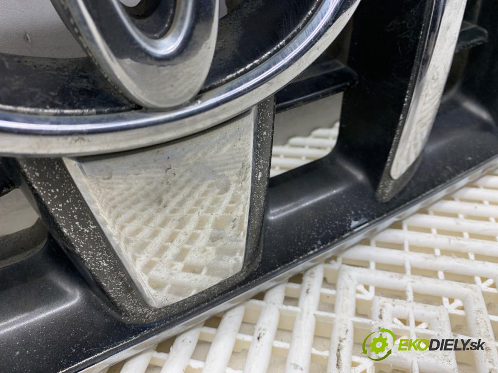 TOYOTA LAND CRUISER J12 samochód terenowy zamknięty 2006 127 kW 3.0 D-4D (KDJ120, KDJ125, KDJ121) 2982 Mriežka maska  (Mriežka predná (maska chladiča))