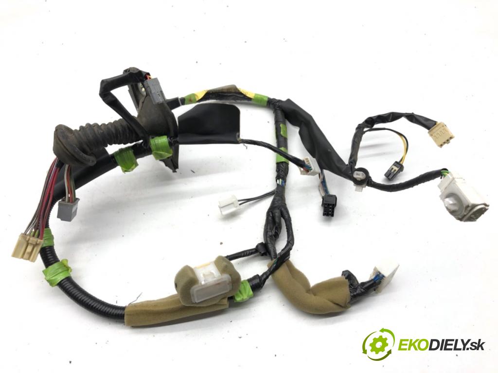 TOYOTA LAND CRUISER J12 samochód terenowy zamknięty 2006 127 kW 3.0 D-4D (KDJ120, KDJ125, KDJ121) 2982 káblovačka dveře přední část levý