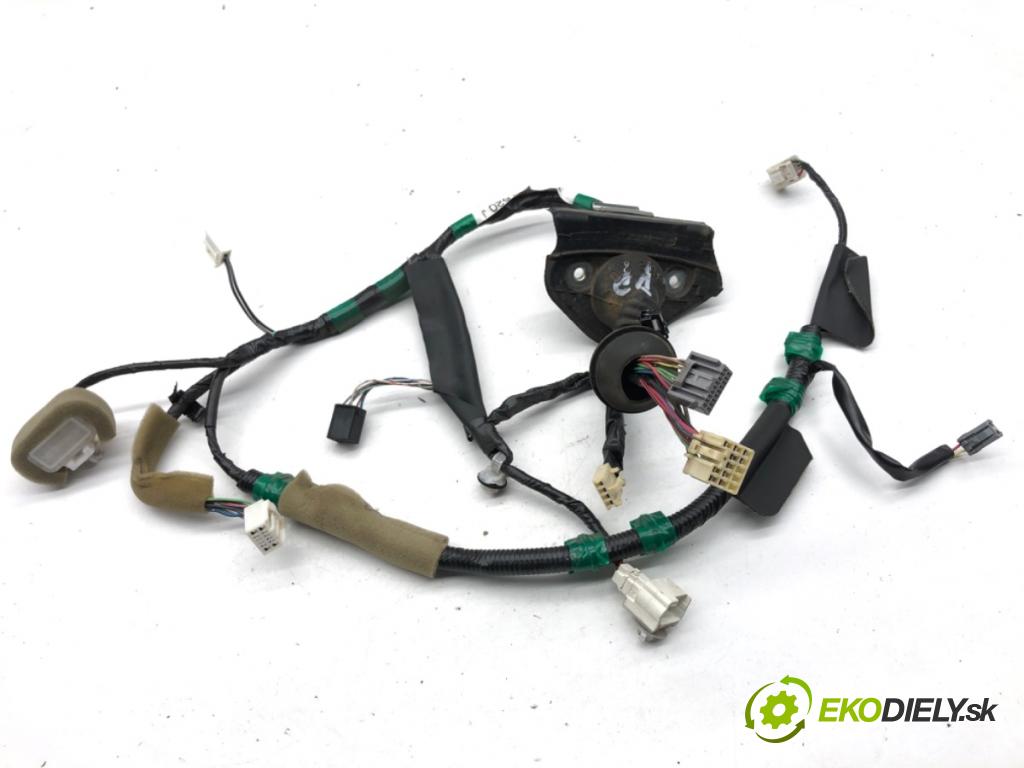 TOYOTA LAND CRUISER J12 samochód terenowy zamknięty 2006 127 kW 3.0 D-4D (KDJ120, KDJ125, KDJ121) 2982 Káblovačka Dvere predný pravy 