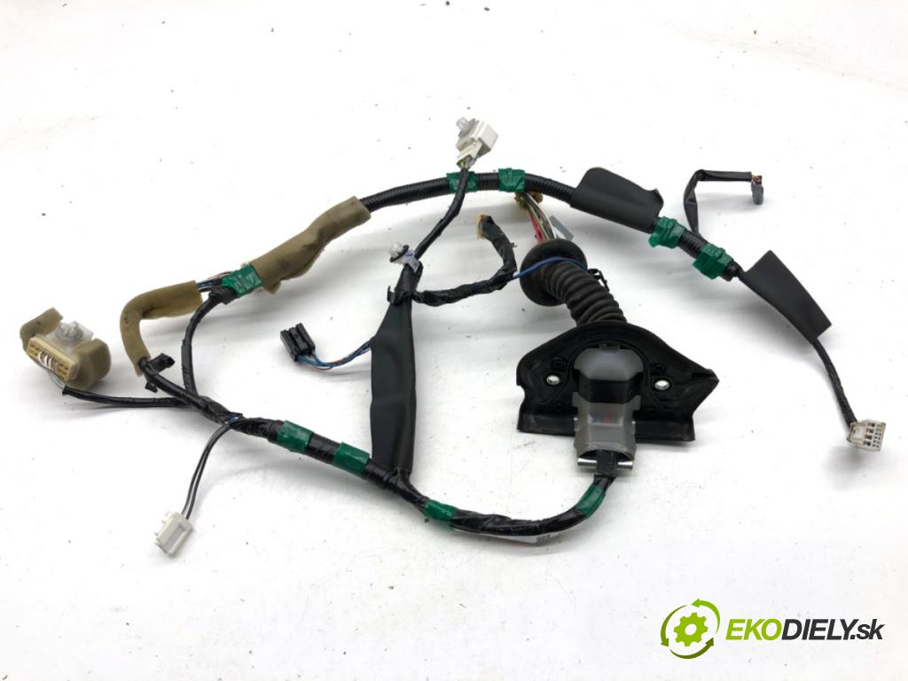 TOYOTA LAND CRUISER J12 samochód terenowy zamknięty 2006 127 kW 3.0 D-4D (KDJ120, KDJ125, KDJ121) 2982 káblovačka dveře přední část pravý