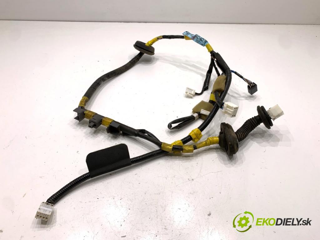 TOYOTA LAND CRUISER J12 samochód terenowy zamknięty 2006 127 kW 3.0 D-4D (KDJ120, KDJ125, KDJ121) 2982 káblovačka dveře zadní část levý 