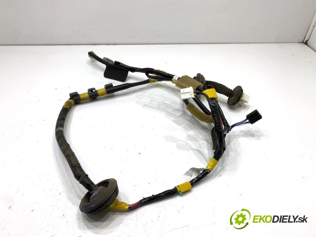 TOYOTA LAND CRUISER J12 samochód terenowy zamknięty 2006 127 kW 3.0 D-4D (KDJ120, KDJ125, KDJ121) 2982 káblovačka dveře zadní část levý