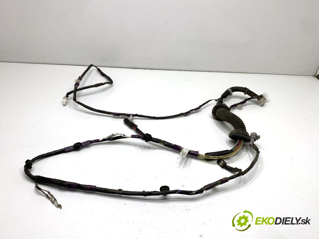 TOYOTA LAND CRUISER J12 samochód terenowy zamknięty 2006 127 kW 3.0 D-4D (KDJ120, KDJ125, KDJ121) 2982 Káblovačka dverí kufra zad 