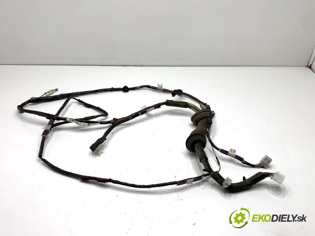 TOYOTA LAND CRUISER J12 samochód terenowy zamknięty 2006 127 kW 3.0 D-4D (KDJ120, KDJ125, KDJ121) 2982 Káblovačka dverí kufra zad