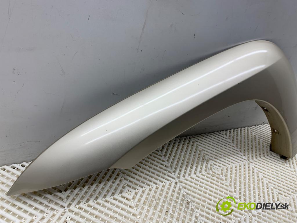 TOYOTA LAND CRUISER J12 samochód terenowy zamknięty 2006 127 kW 3.0 D-4D (KDJ120, KDJ125, KDJ121) 2982 Lišta blatníka predný ľavá strana