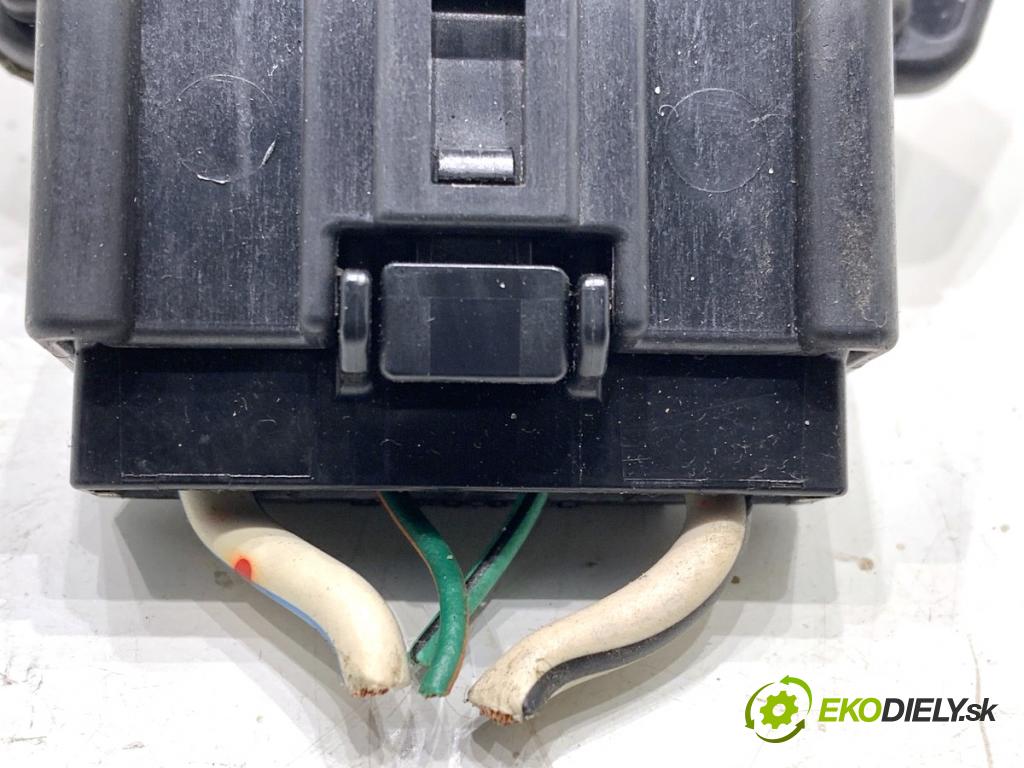 TOYOTA LAND CRUISER J12 samochód terenowy zamknięty 2006 127 kW 3.0 D-4D (KDJ120, KDJ125, KDJ121) 2982 odpor rezistor topení vzduchu 499300-2121 (Odpor topení)