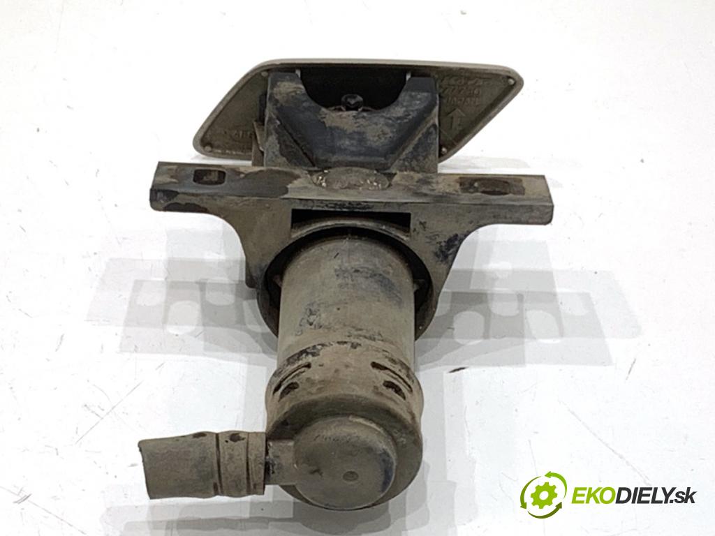 TOYOTA LAND CRUISER J12 samochód terenowy zamknięty 2006 127 kW 3.0 D-4D (KDJ120, KDJ125, KDJ121) 2982 ostrekovača svetla pravy predný