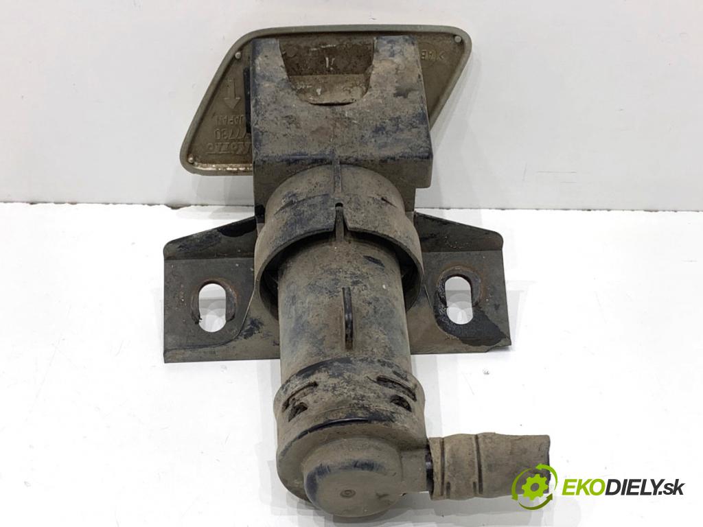 TOYOTA LAND CRUISER J12 samochód terenowy zamknięty 2006 127 kW 3.0 D-4D (KDJ120, KDJ125, KDJ121) 2982 ostrekovača svetla pravy predný