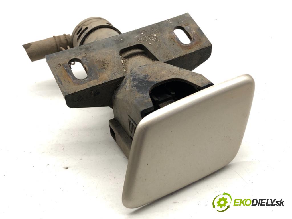 TOYOTA LAND CRUISER J12 samochód terenowy zamknięty 2006 127 kW 3.0 D-4D (KDJ120, KDJ125, KDJ121) 2982 ostřikovače světla levý přední část 