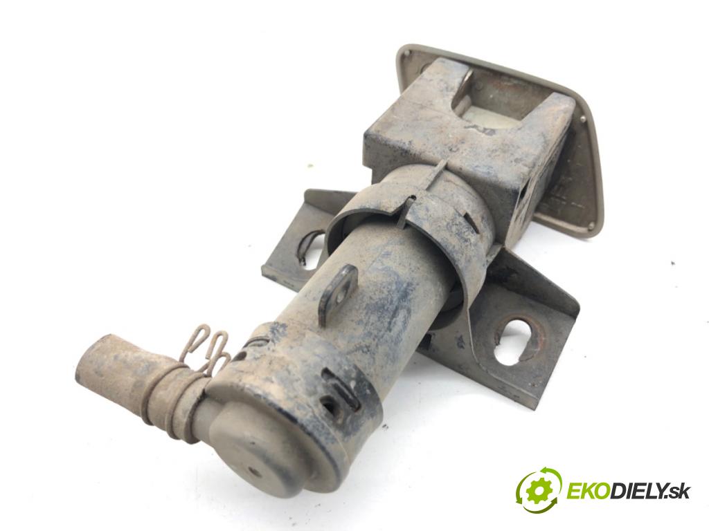 TOYOTA LAND CRUISER J12 samochód terenowy zamknięty 2006 127 kW 3.0 D-4D (KDJ120, KDJ125, KDJ121) 2982 ostrekovača svetla ľavy predný