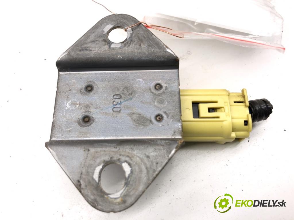 TOYOTA LAND CRUISER J12 samochód terenowy zamknięty 2006 127 kW 3.0 D-4D (KDJ120, KDJ125, KDJ121) 2982 Snímač nárazu 89833-60010 (Snímač nárazu)