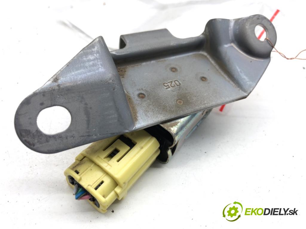 TOYOTA LAND CRUISER J12 samochód terenowy zamknięty 2006 127 kW 3.0 D-4D (KDJ120, KDJ125, KDJ121) 2982 Snímač nárazu 89860-60020 (Snímač nárazu)