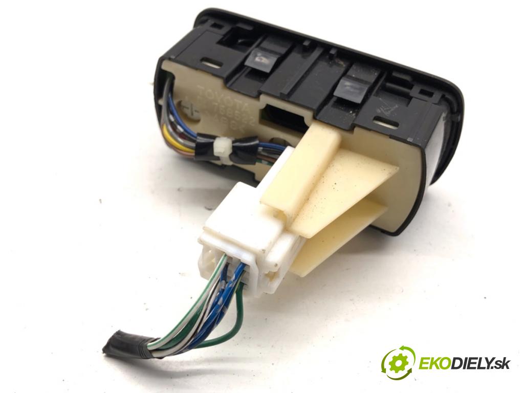 TOYOTA LAND CRUISER J12 samochód terenowy zamknięty 2006 127 kW 3.0 D-4D (KDJ120, KDJ125, KDJ121) 2982 Prepínač nápravy 758522