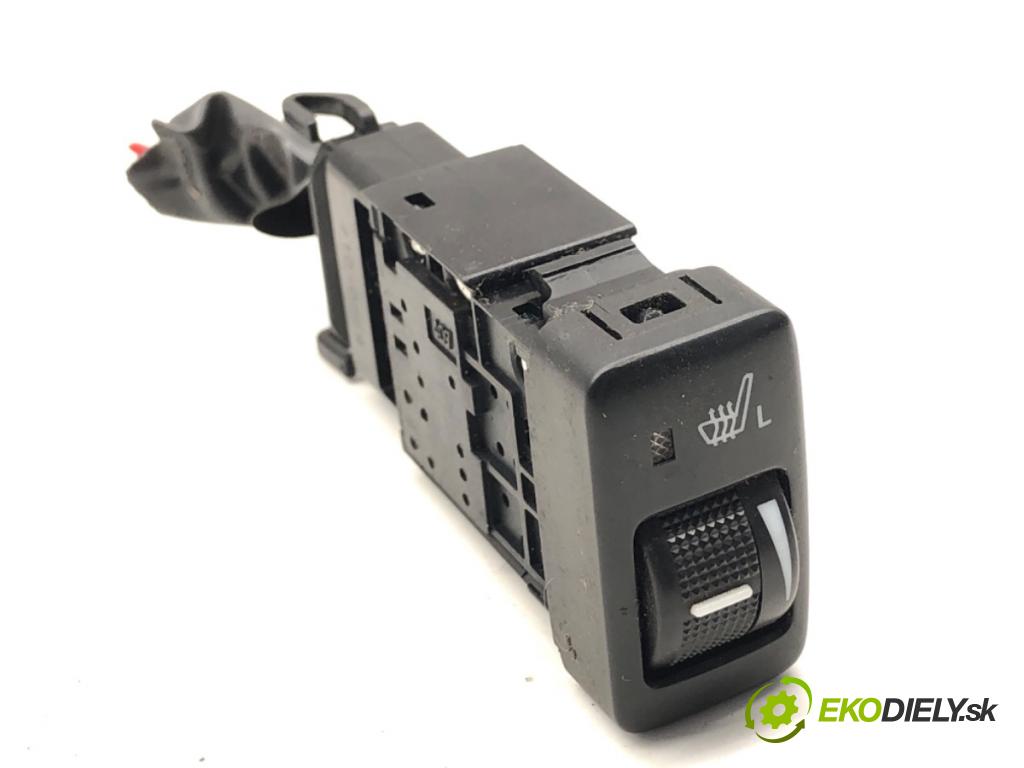 TOYOTA LAND CRUISER J12 samochód terenowy zamknięty 2006 127 kW 3.0 D-4D (KDJ120, KDJ125, KDJ121) 2982 Prepínač ohrievania, vyhrievania sedačky 453410