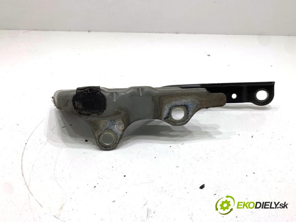 KIA CEED Kombi 2016 100 kW 1.6 CRDi 136 1582 závěs kapoty pravý přední část 