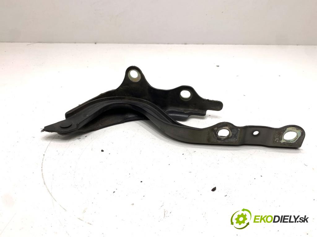 KIA CEED Kombi 2016 100 kW 1.6 CRDi 136 1582 Záves kapoty pravy predný