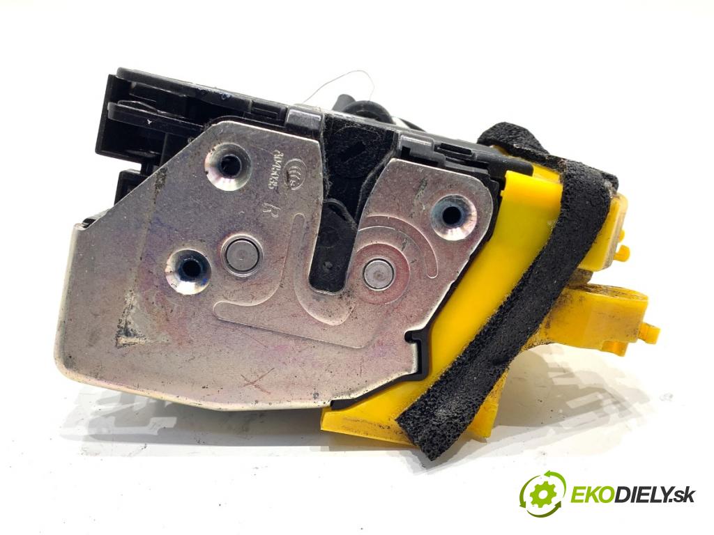 KIA CEED Kombi 2016 100 kW 1.6 CRDi 136 1582 zámok Dvere pravy predný 81320-A2410