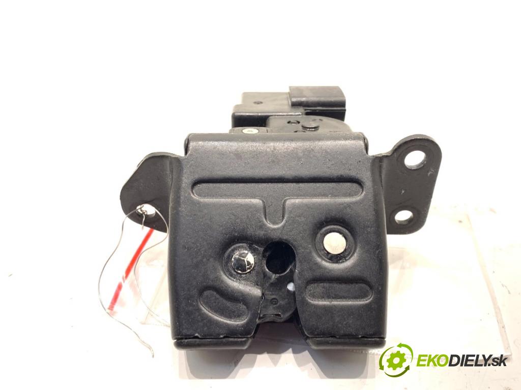 KIA CEED Kombi 2016 100 kW 1.6 CRDi 136 1582 zámok dveří zadní část 