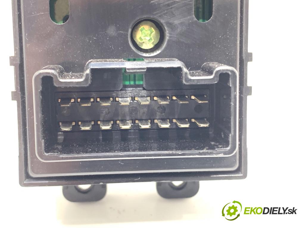 KIA CEED Kombi 2016 100 kW 1.6 CRDi 136 1582 přepínač oken 93570-A2300 (Páčky pod volantem)