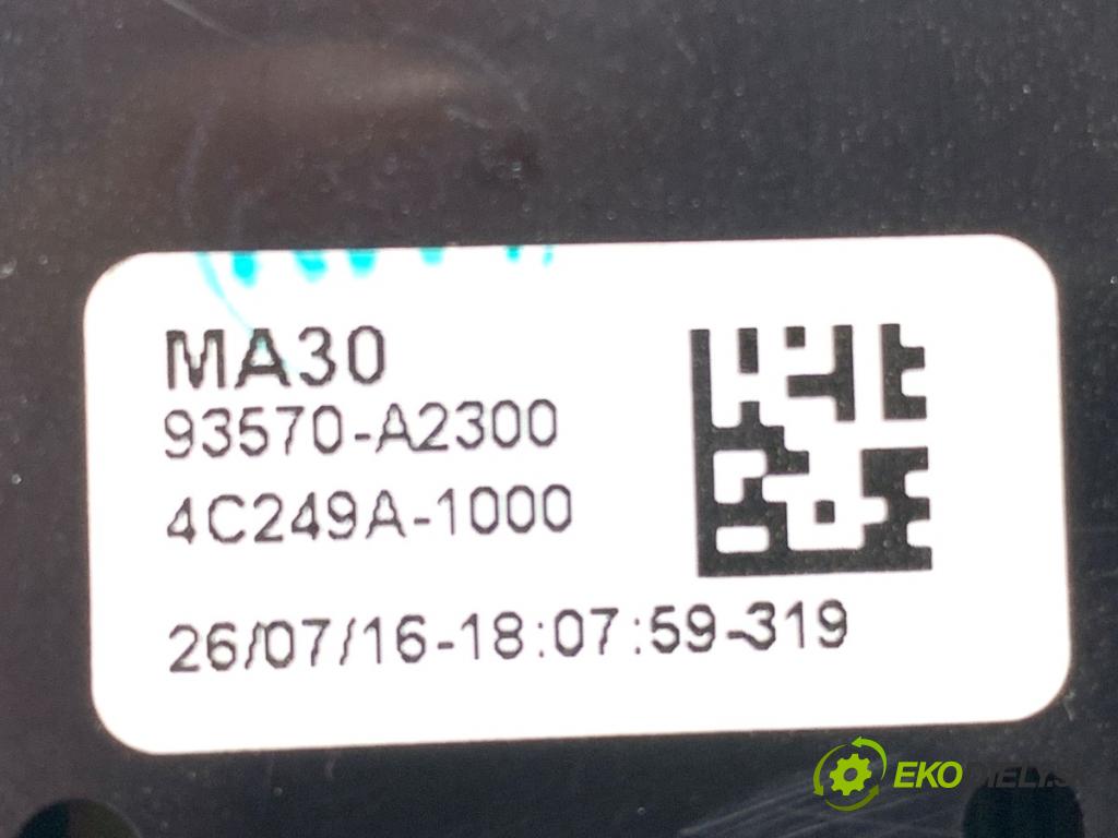 KIA CEED Kombi 2016 100 kW 1.6 CRDi 136 1582 přepínač oken 93570-A2300 (Páčky pod volantem)