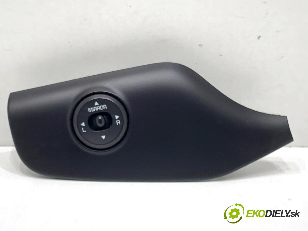 KIA CEED Kombi 2016 100 kW 1.6 CRDi 136 1582 Prepínač nastavenia svetiel 84790-A2000 (Prepínacie páčky pod volantom)