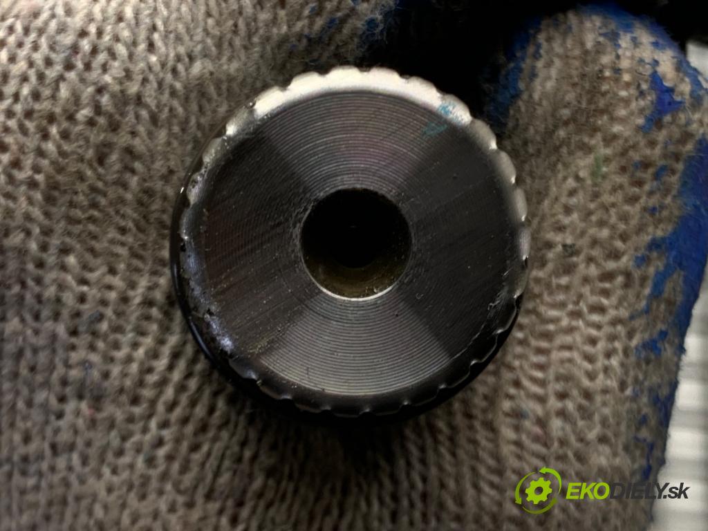 KIA CEED Kombi 2016 100 kW 1.6 CRDi 136 1582 Poloos pravy predný 49501A6500