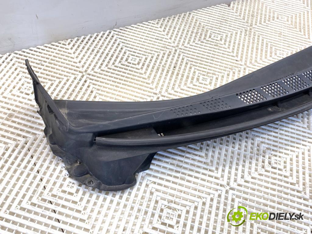 KIA CEED Kombi 2016 100 kW 1.6 CRDi 136 1582 Torpédo, plast pod čelné okno 86151-A2000 (Torpédo (plast pod čelným sklom))