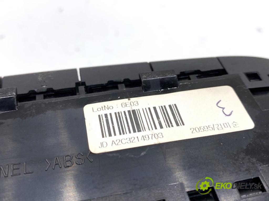 KIA CEED Kombi 2016 100 kW 1.6 CRDi 136 1582 Panel ovládania kúrenia 97250-A2203 (Prepínacie páčky pod volantom)