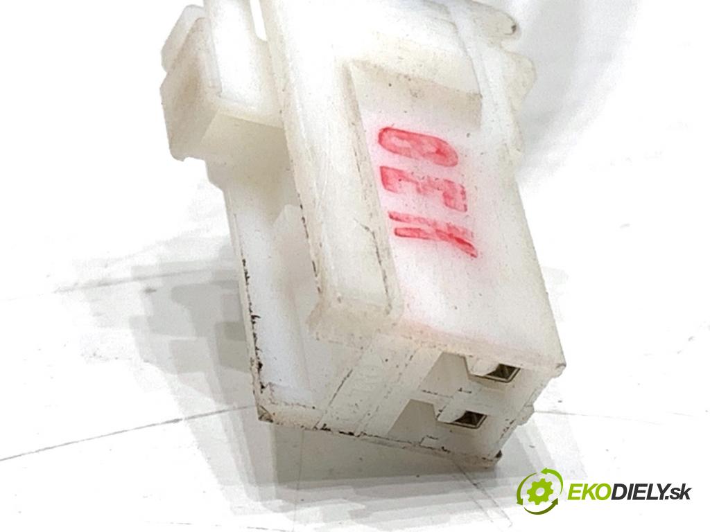 KIA CEED Kombi 2016 100 kW 1.6 CRDi 136 1582 Svetlo brzdových svetiel 92700-A23