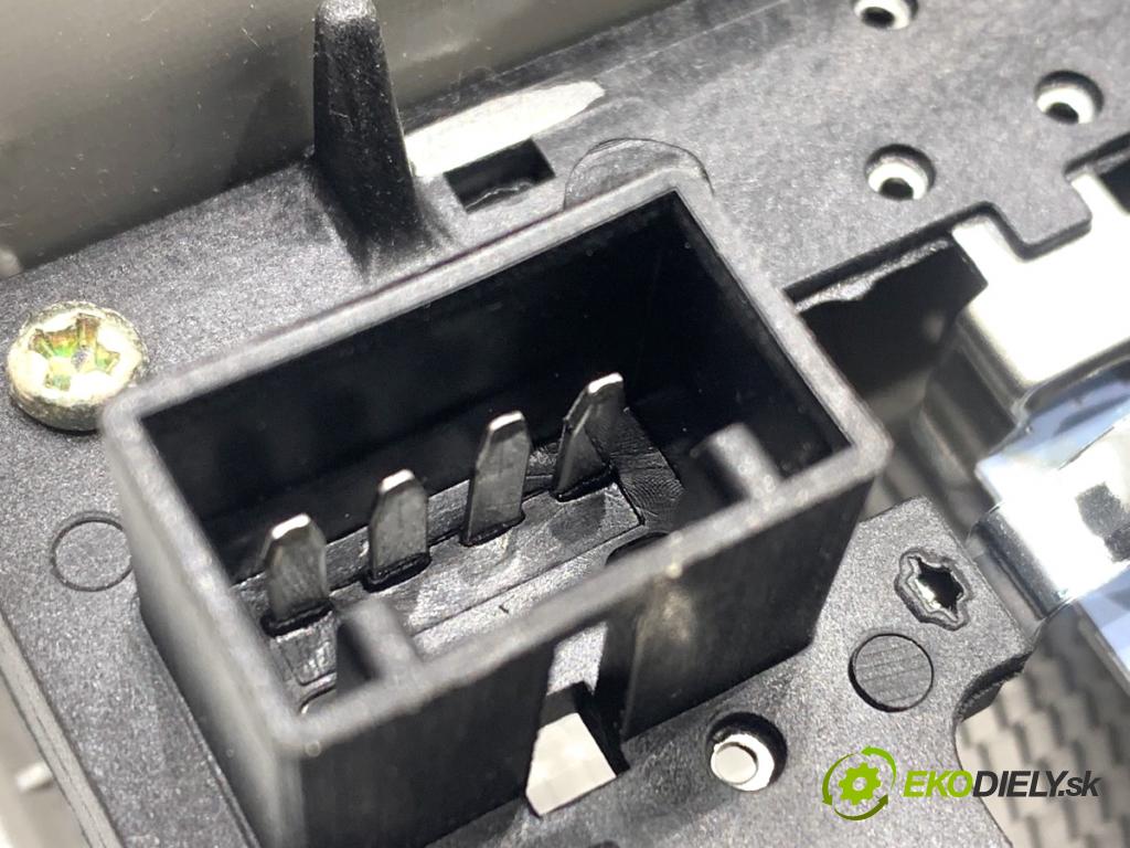 KIA CEED Kombi 2016 100 kW 1.6 CRDi 136 1582 Svetlo stropné 92800-A50XX