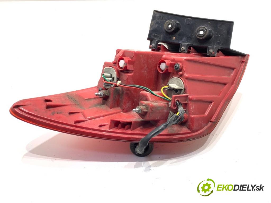 KIA CEED Kombi 2016 100 kW 1.6 CRDi 136 1582 světlo pravý zadní část 92402-A23