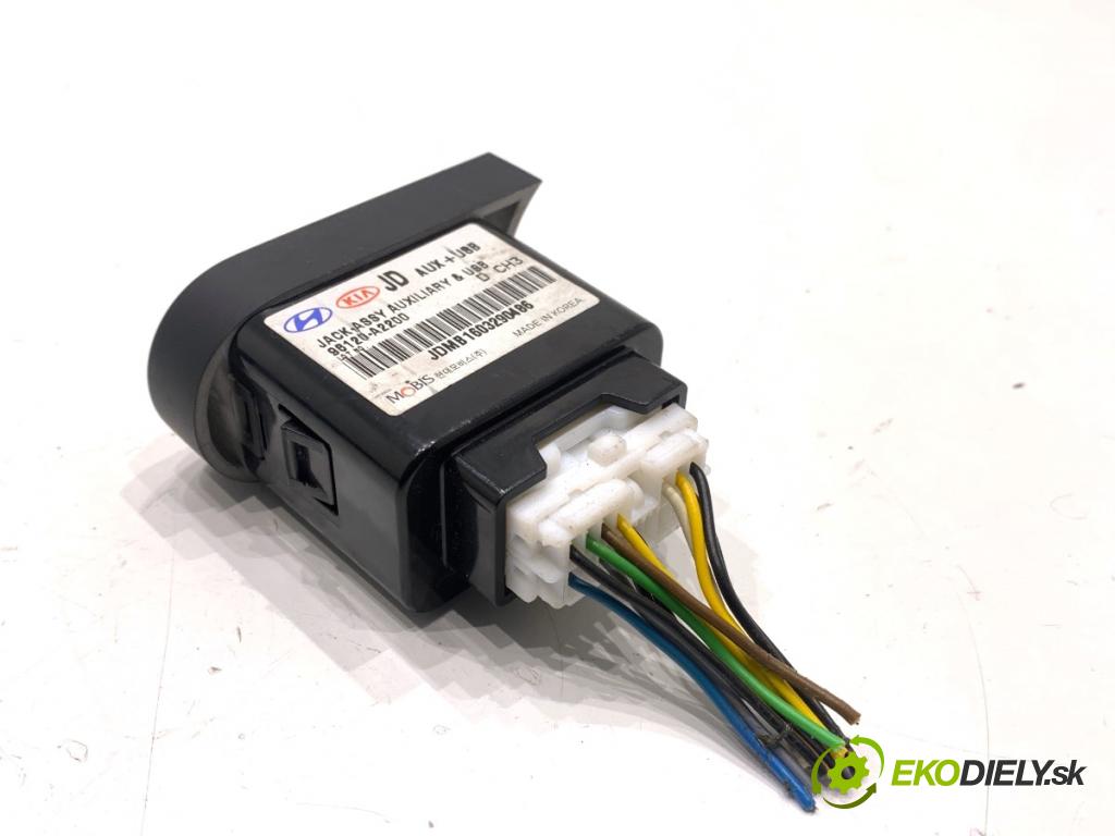 KIA CEED Kombi 2016 100 kW 1.6 CRDi 136 1582 HNÍZDO: USB 96120-A2200