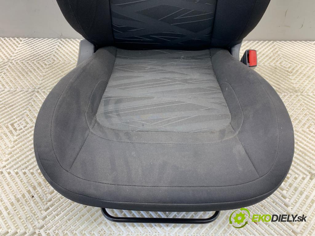 KIA CEED Kombi 2016 100 kW 1.6 CRDi 136 1582 Sedadlo pravy predný