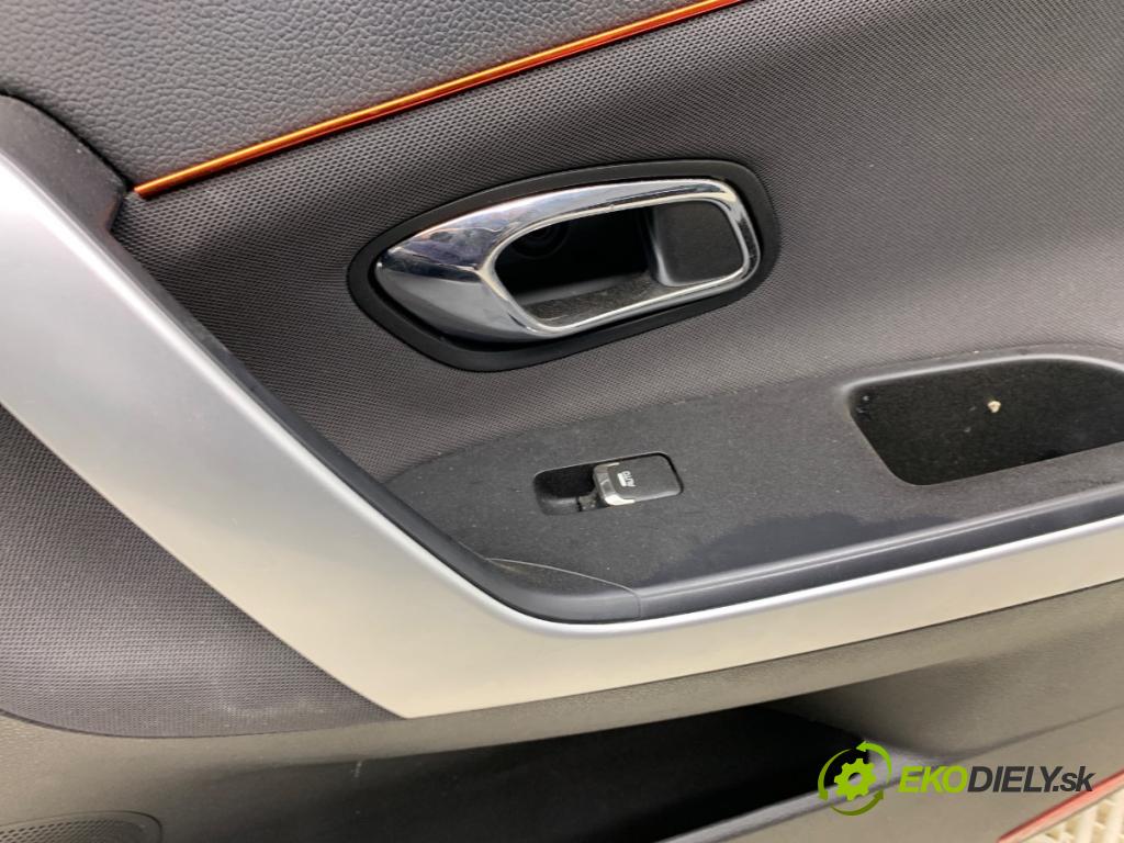 KIA CEED Kombi 2016 100 kW 1.6 CRDi 136 1582 ča dveře pravý přední část 82340-A2000