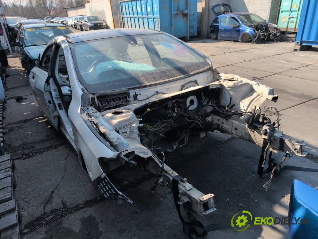 MERCEDES-BENZ CLA coupe coupe 2017 80 kW CLA 180 CDI / d (117.312) 1461 karoséria ČTVRŤÁK: Blatník prah strecha PODŁUŻNICA