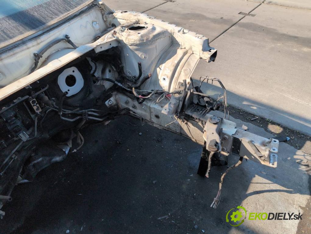 MERCEDES-BENZ CLA coupe coupe 2017 80 kW CLA 180 CDI / d (117.312) 1461 karoséria ČTVRŤÁK: Blatník prah strecha PODŁUŻNICA