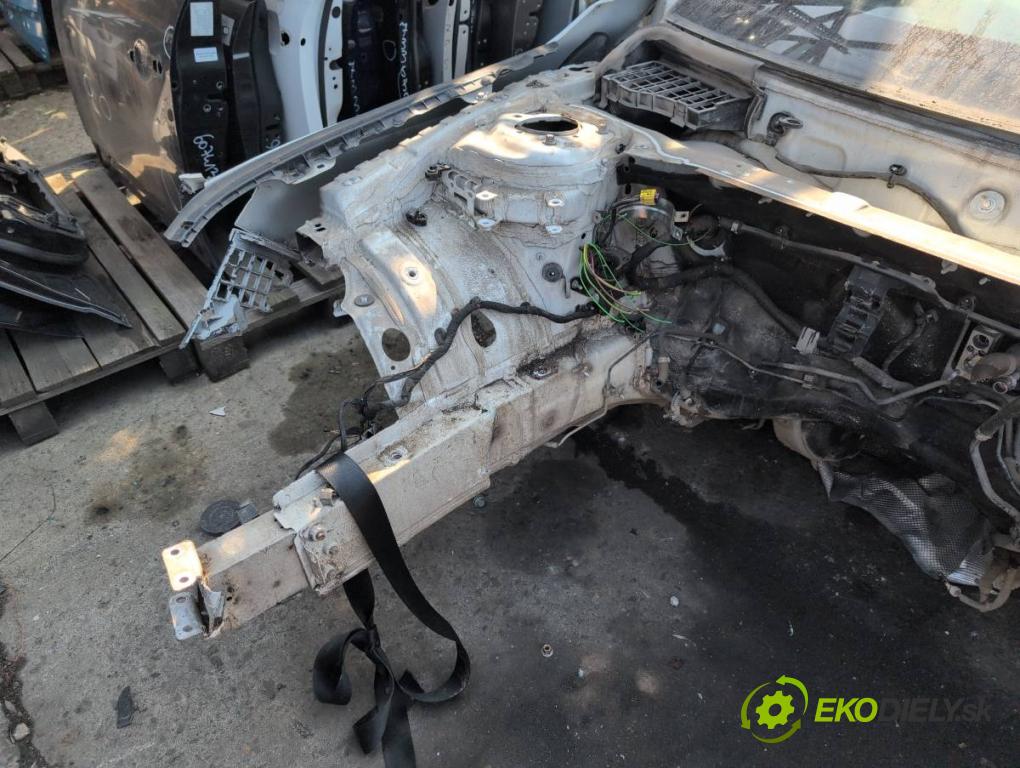 MERCEDES-BENZ CLA coupe coupe 2017 80 kW CLA 180 CDI / d (117.312) 1461 karoséria ČTVRŤÁK: Blatník prah strecha PODŁUŻNICA