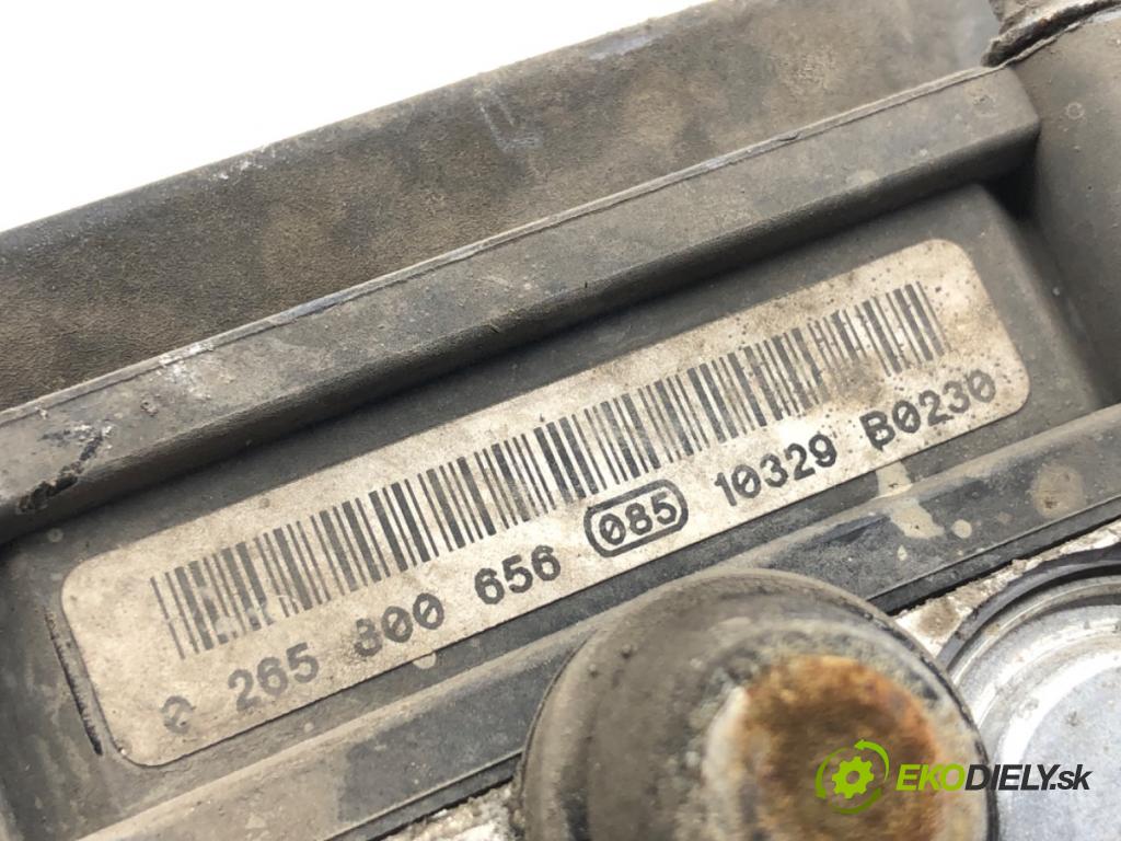 RENAULT THALIA II sedan 2011 55 kW 1.2 16V (LU2V) 1149 pumpa ABS 8200924578 (Pumpa ABS)