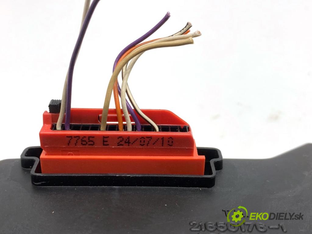 RENAULT THALIA II sedan 2011 55 kW 1.2 16V (LU2V) 1149 prístrojovka 8200748172 (Přístrojová deska)