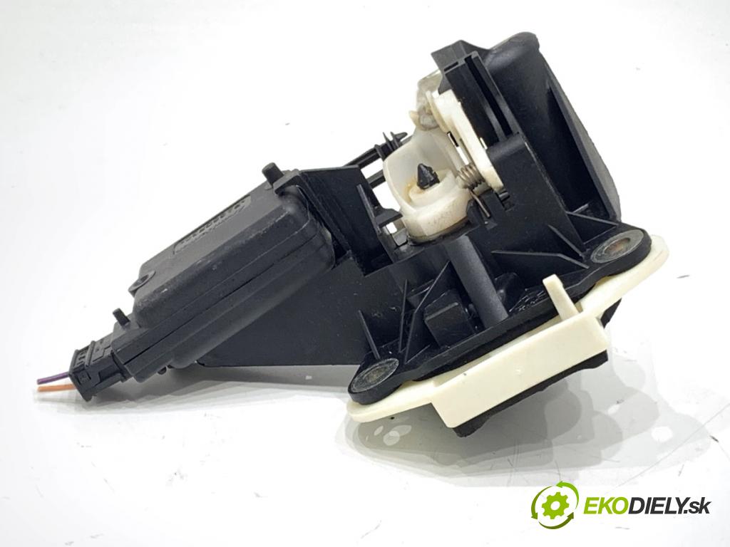 RENAULT THALIA II sedan 2011 55 kW 1.2 16V (LU2V) 1149 Kľučka dverí zad 8200447266