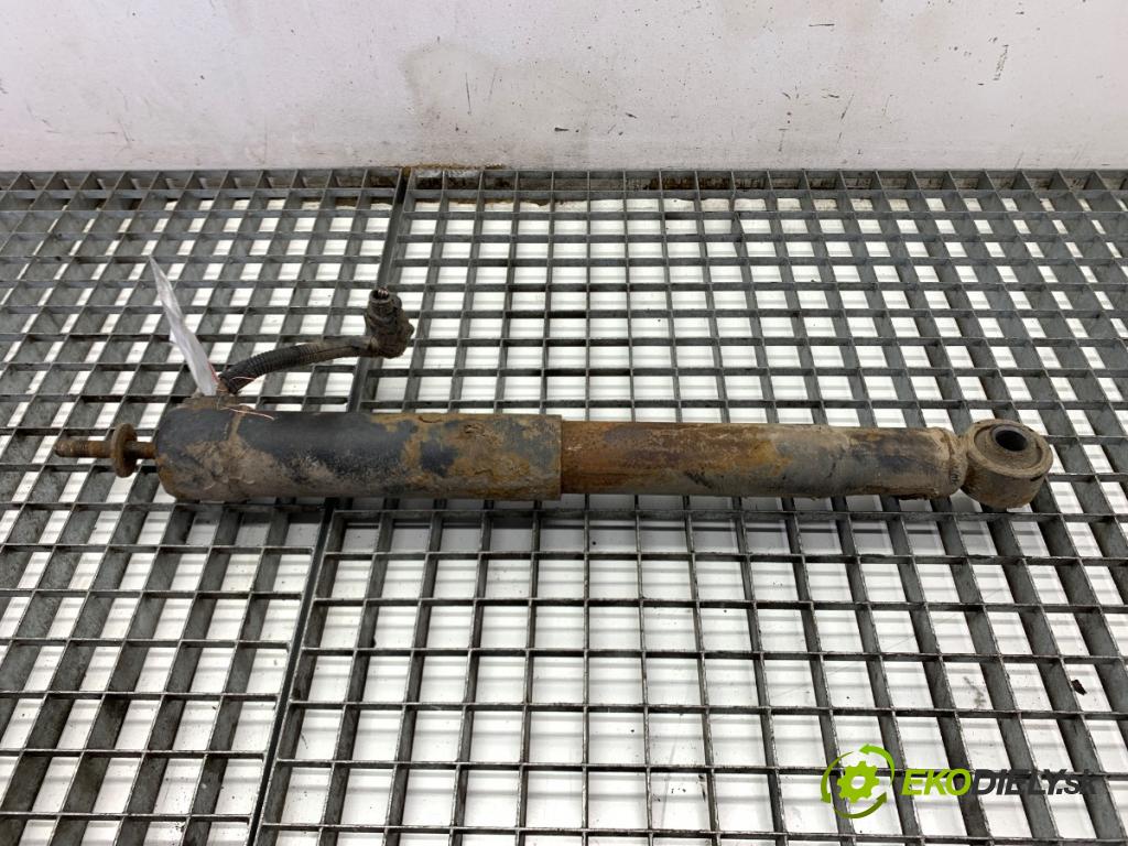 TOYOTA LAND CRUISER J12 samochód terenowy zamknięty 2006 127 kW 3.0 D-4D (KDJ120, KDJ125, KDJ121) 2982 tlumič pravý zadní část 